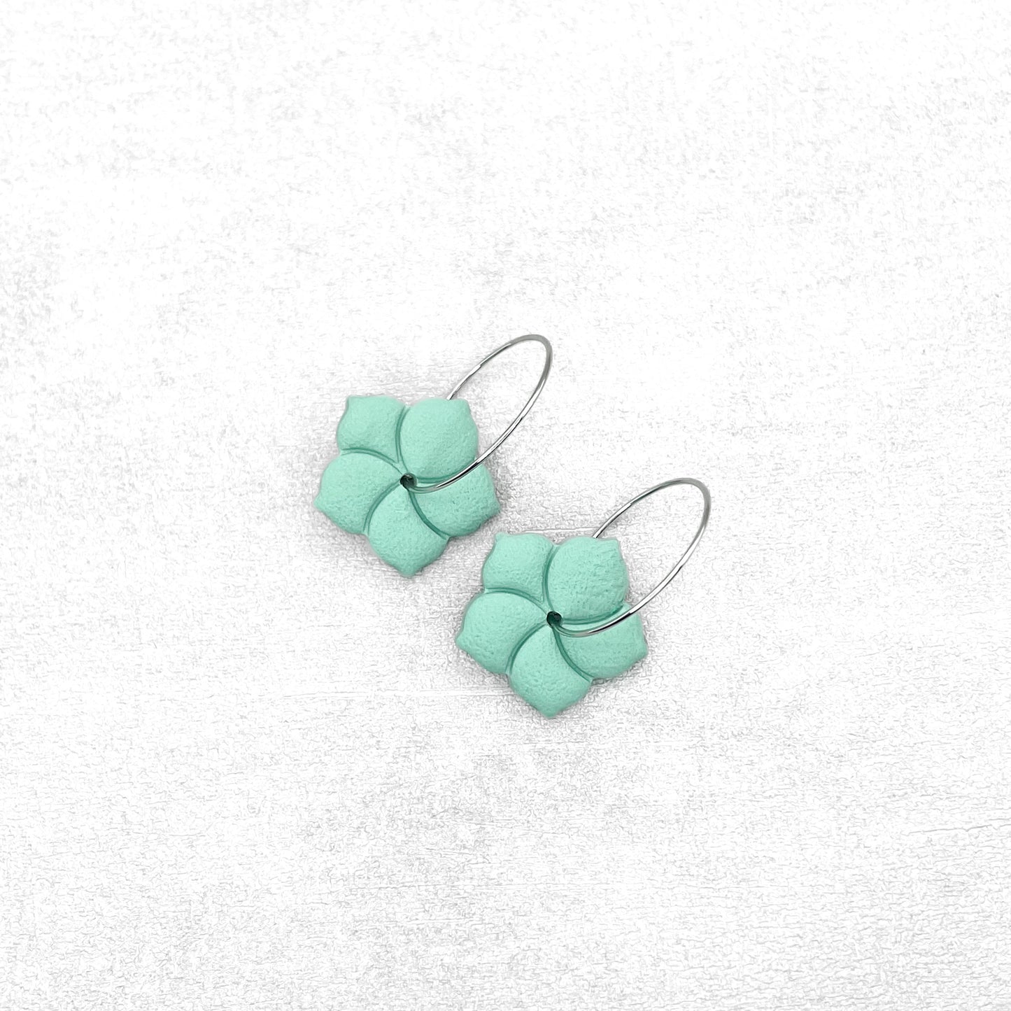 Pastel mint floral earrings. Handmade polymer clay earrings.