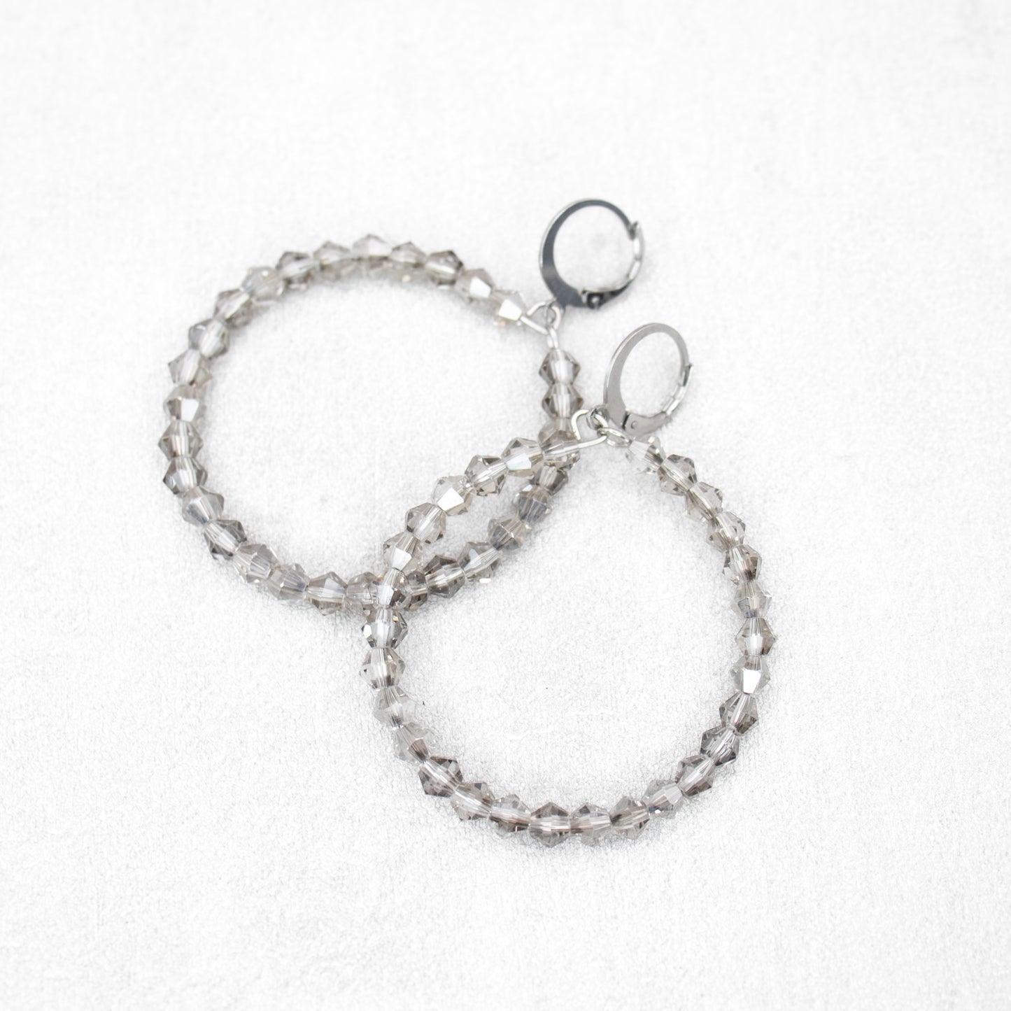 Glass beads hoop earrings. Grey handmade earrings.