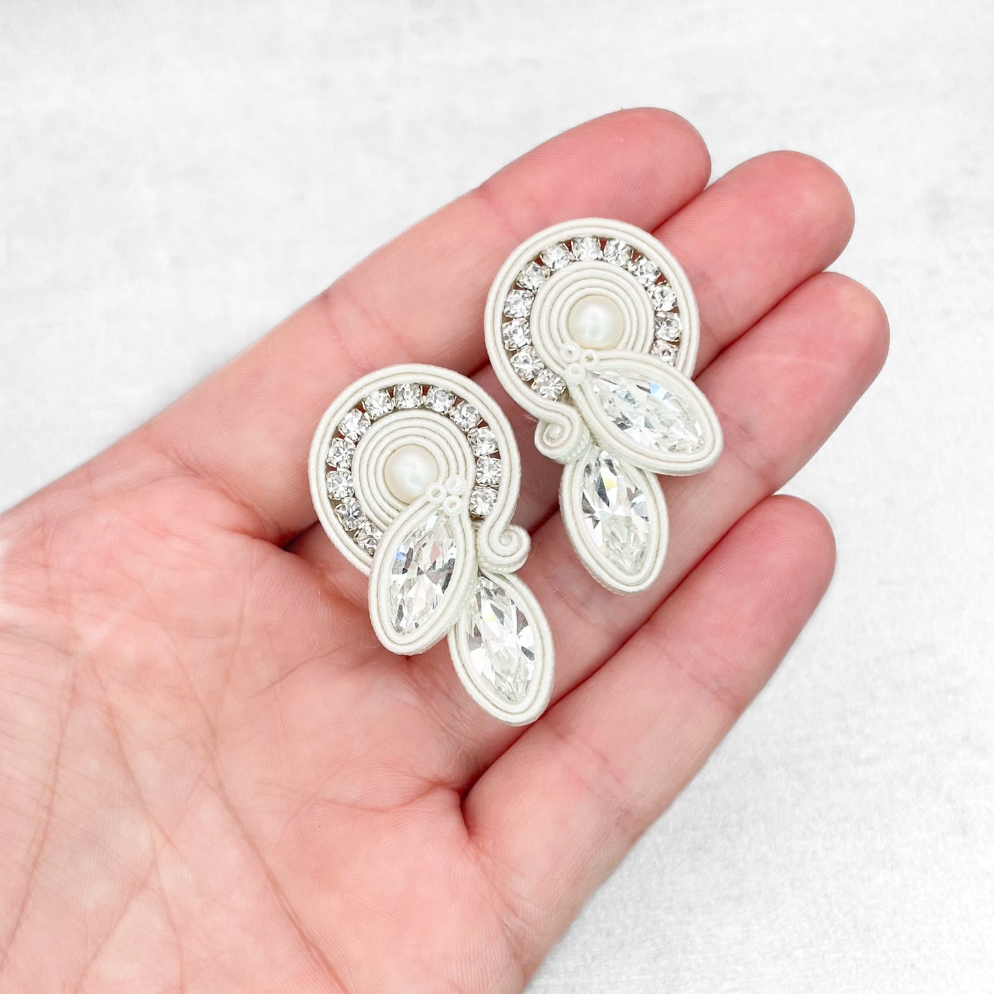 Bridal earrings. Handmade soutache earrings. Delicate and lightweight ivory earrings.