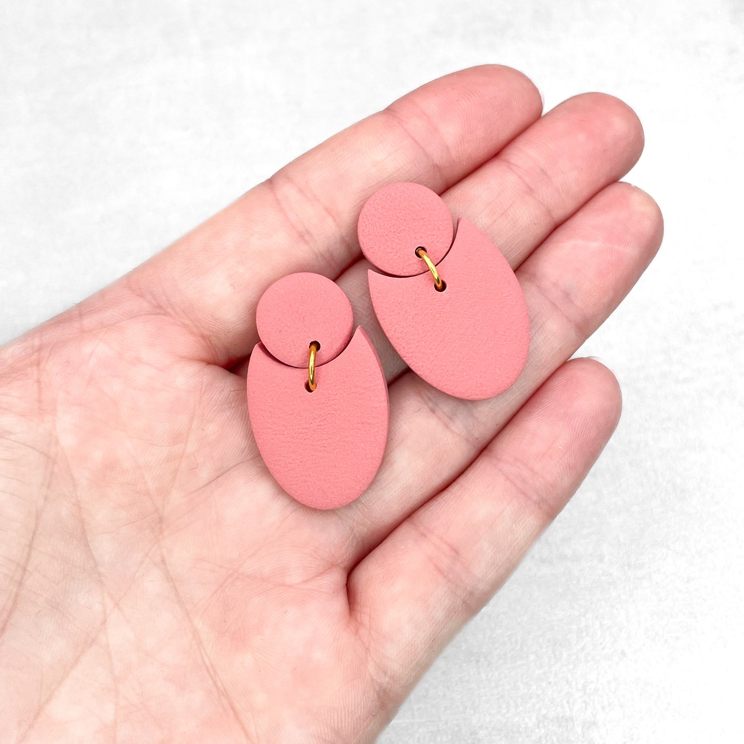 Peach geometric earrings. Handmade polymer clay earrings.