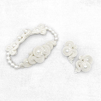 Ivory soutache jewellery. Handmade earrings and brancelet. Unique and elegant wedding jewellery.