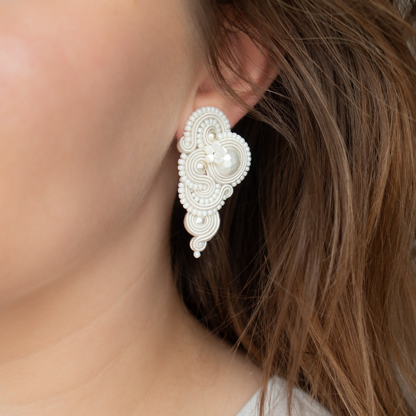 Ivory soutache earrings. Handmade bridal earrings. Delicate and romantic earrings.