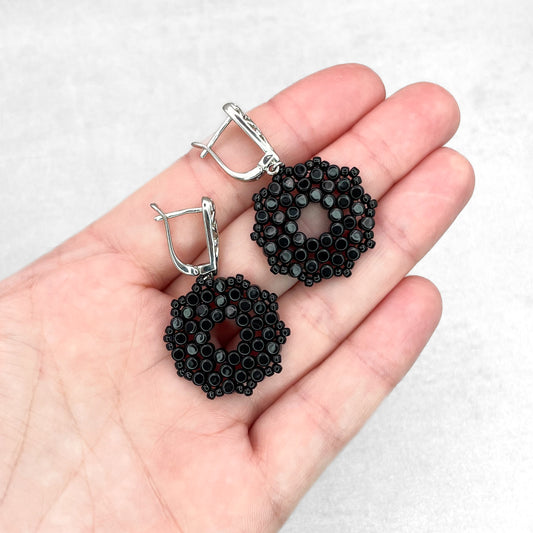 Handmade black earrings. Delicate earrings with beads minos par puca.