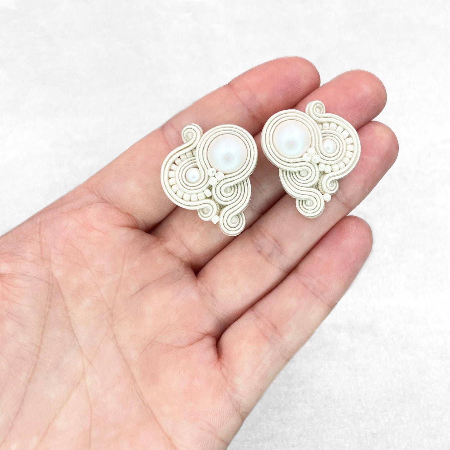 Pearlscent soutache earrings. Handmade bridal earrings. Unique and romantic earrings.